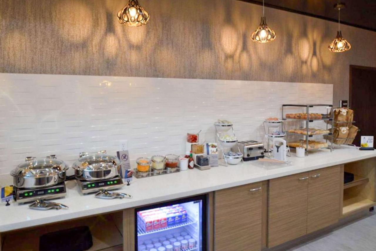 Comfort Inn & Suites Houston I-45 North - Iah Aldine Экстерьер фото